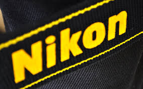 A NIKON FELVESZI A HARCOT AZ OKOSTELEFONOKKAL